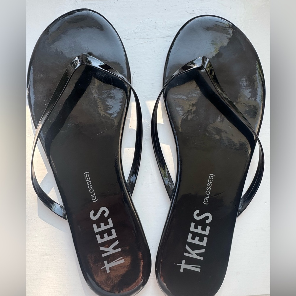 TKEES Black Glosses Sandals Simple Thong Style